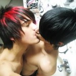 emo-boys-kissing-shirtless